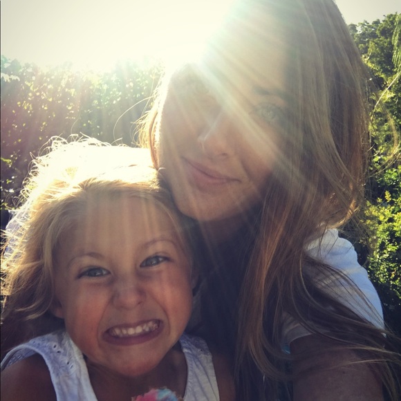 Meet your Posher, Melissa - Picture 1 of 2